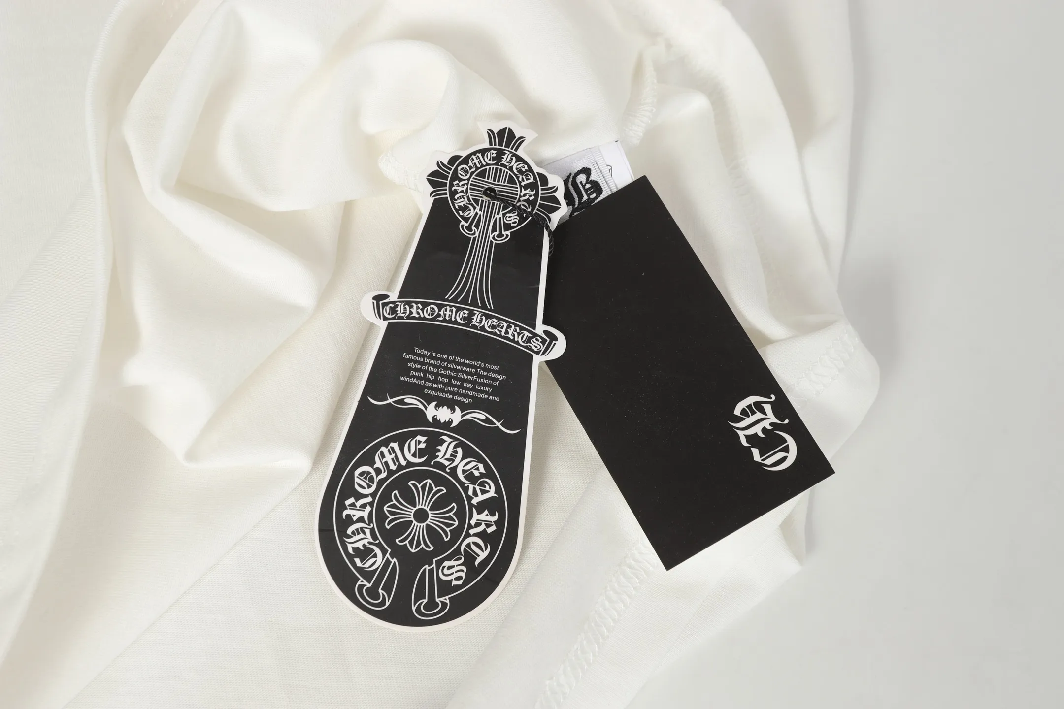 P150 cross-border model, please do not place an order if you pursue perfection -Chrome Hearts/Chrome Hearts 23ss cross✝️Sanskrit printed popular long-sleeved T-shirt -High weight, high density and high quality, soft, delicate and skin-friendly wool, soft and silky to the touch, excellent warmth and skin-friendly properties -Customized weaving and dyeing, no color difference, no matter the fabric or workmanship details, beat the ordinary version on the market -Colour: black white -Size: S M L XL